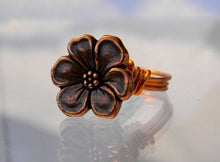 Load image into Gallery viewer, Copper Flower Ring